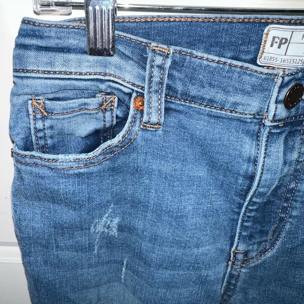 Free People Ripped Jeans Size 26 - Picture 3 of 8
